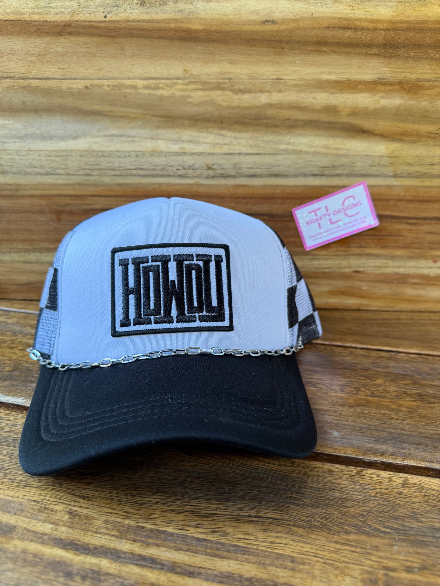 HOWDY Black & White Trucker Hat with Chain Accent – Western Vibes