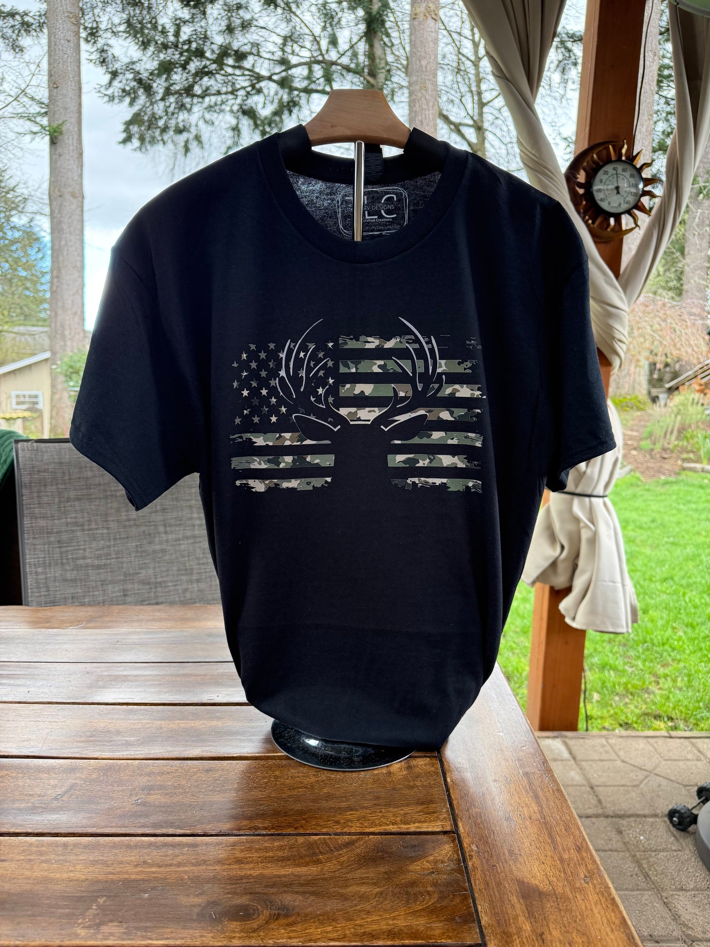 Camo Flag Deer Antler Shirt – Patriotic Hunting Tee for Outdoorsmen