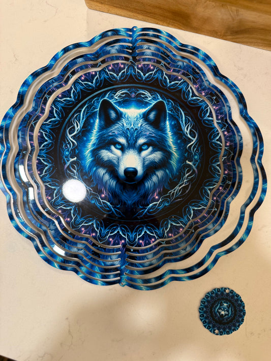 Colorful Wolf Spinner – Vibrant Outdoor Garden Décor