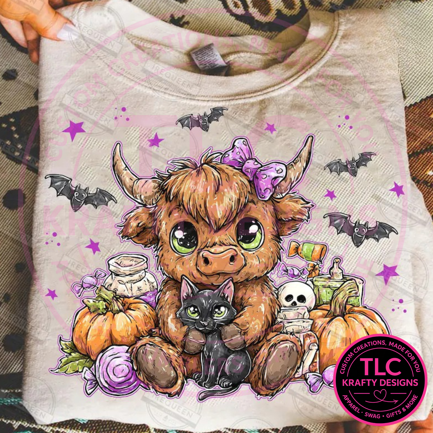 Halloween Highland Cow Black Cat Design – Spooky Season Apparel