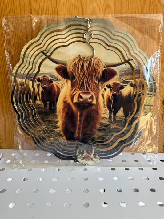 Highland Cow Wind Spinner – 10” Rustic Metal Outdoor Farmhouse Décor