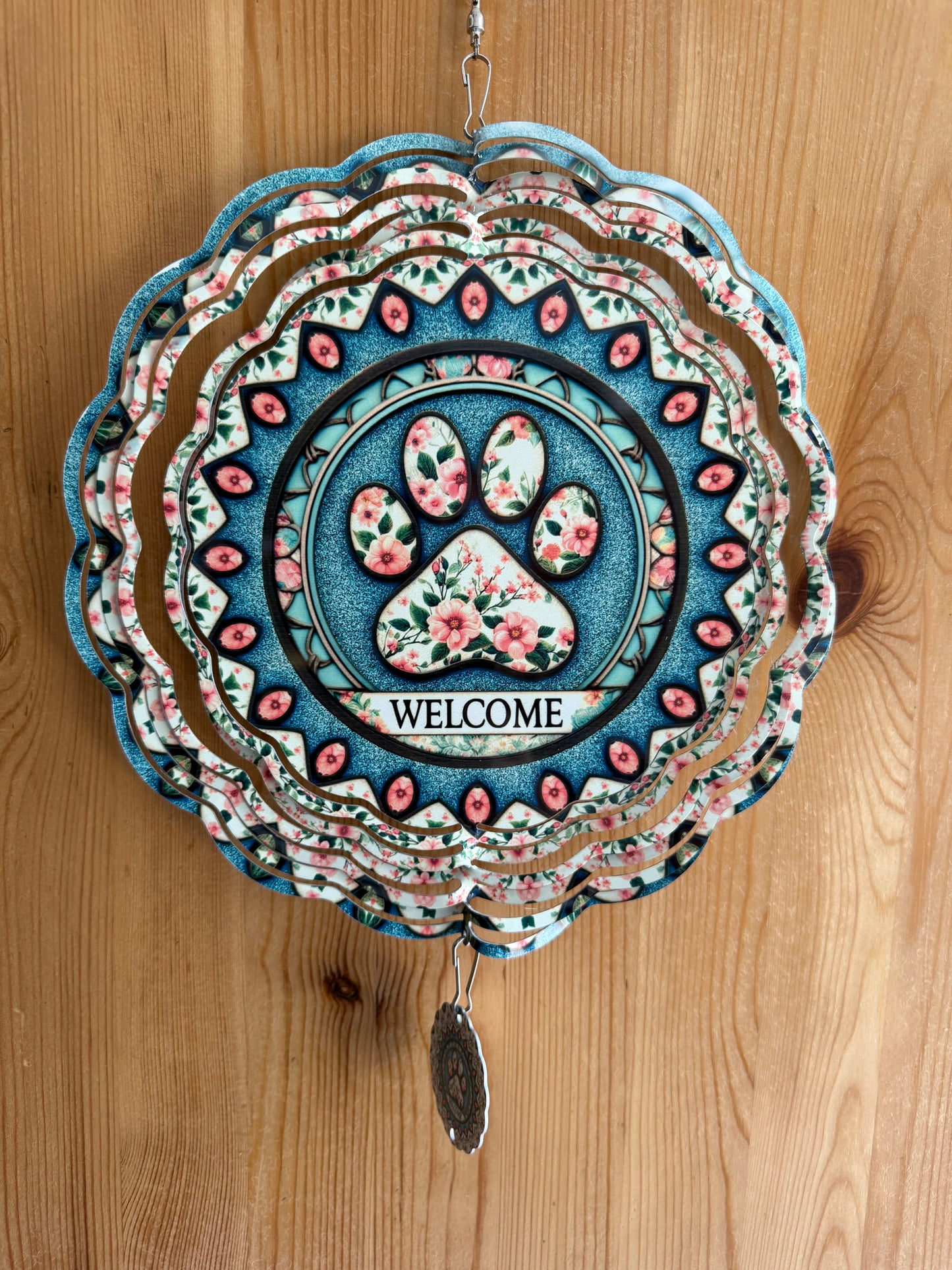 Welcome Paw Print Wind Spinner – 10” Metal Outdoor Pet Lovers Decoration