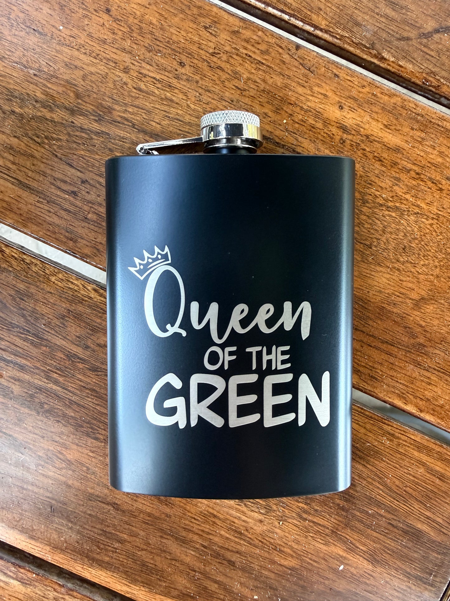 Engraved Golf Flask – Queen of the Green Golfer Gift