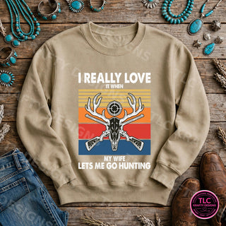 HUNT18 Gildan Crewneck Sand mockup